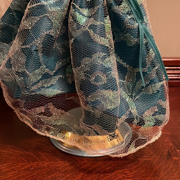 Emerald Elegance 1996 Barbie Limited Edition. - Picture 4 of 15